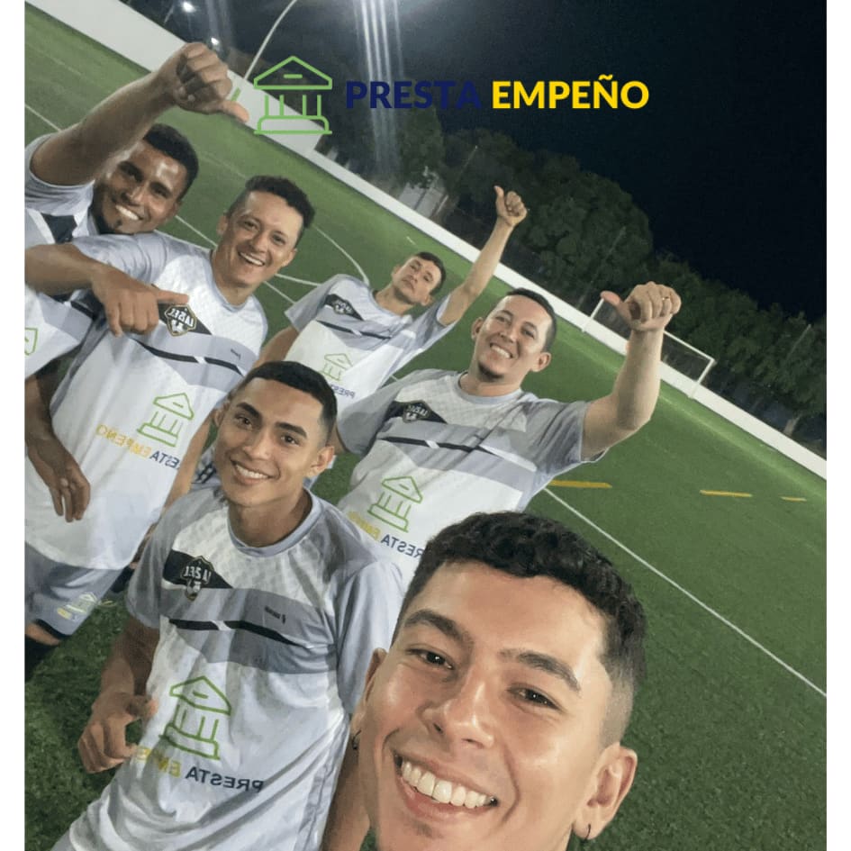 Jóvenes y comunidad en actividad deportiva con apoyo de Prestaempeño